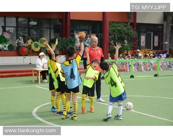 足球明星训练期间的趣味活动与放松方式揭秘 足球明星训练期间的趣味活动与放松方式揭秘